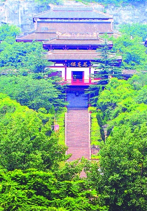 南充西山风景区万卷楼景区拟华丽转身