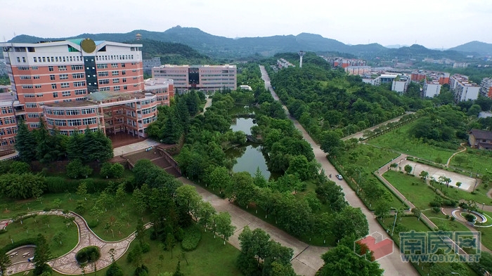 西华师范大学全景图片